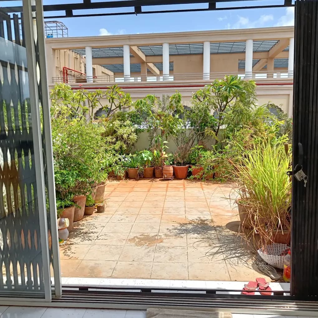 Hill View Girls PG Kothrud Living Area